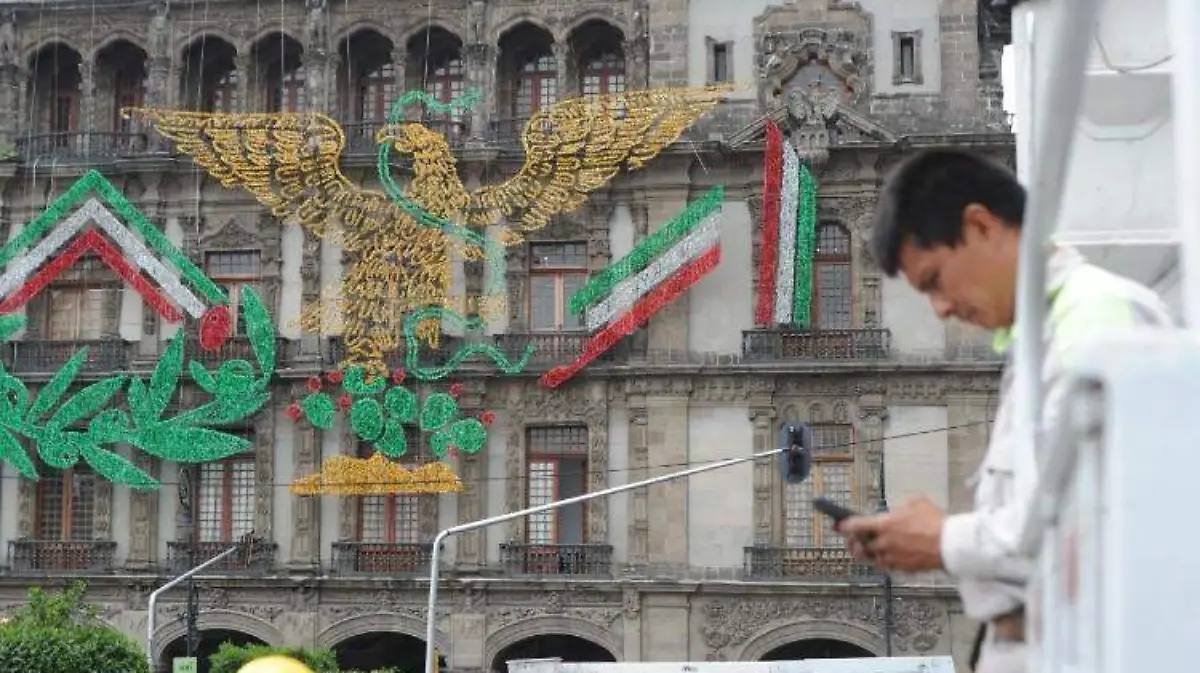 aguila zocalo Mauricio Huizar.2